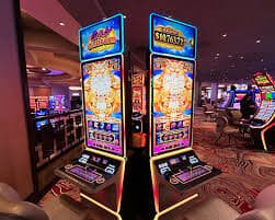 Yoeyar Live Dealer ကတ်ဂိမ်း – Baccarat စားပွဲတွင် မြန်မာ Live Dealer နှင့်အတူ ကစားနေသောမြင်ကွင်း