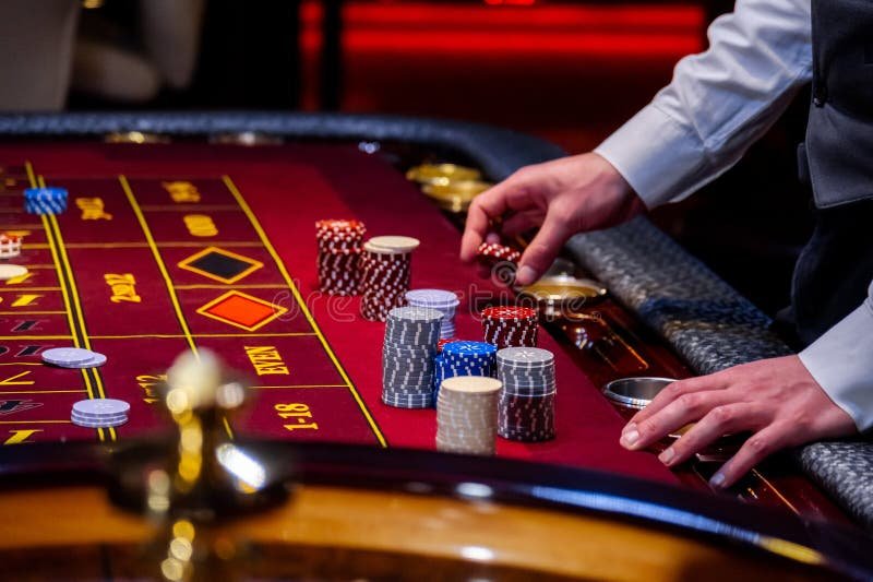 yoeyar တိုက်ရိုက် ကာစီနိုတွင် real dealer နှင့် Live Baccarat ကစားနေသောမြင်ကွင်း